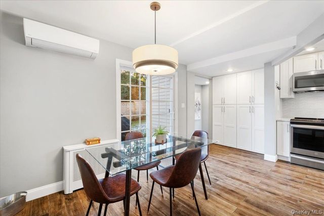 12 Stoneleigh Close, Scarsdale, NY 10583