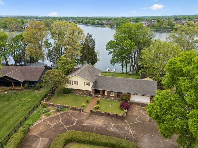 1451 Dickerson Bay Dr, Gallatin, TN 37066