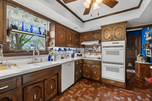 1451 Dickerson Bay Dr, Gallatin, TN 37066