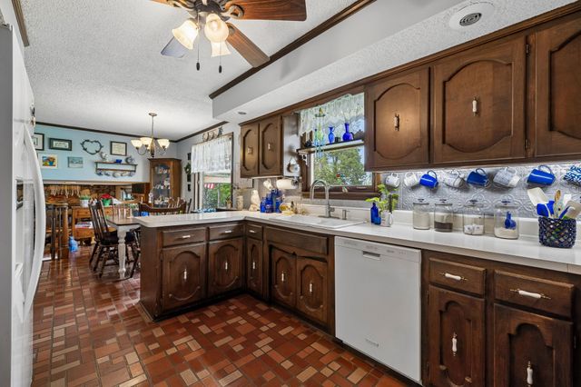 1451 Dickerson Bay Dr, Gallatin, TN 37066
