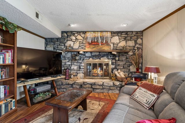 1451 Dickerson Bay Dr, Gallatin, TN 37066