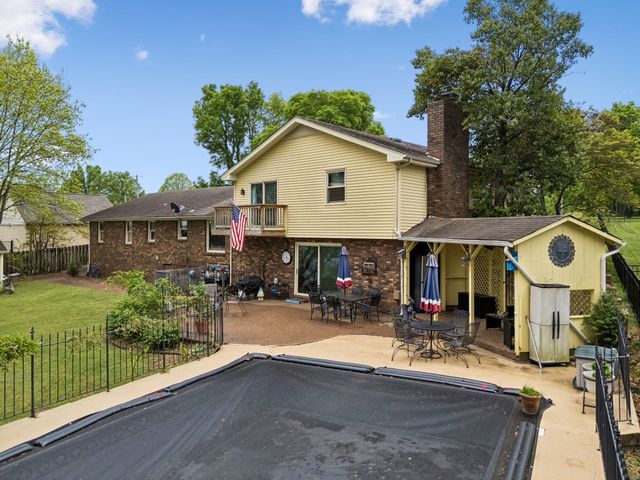 1451 Dickerson Bay Dr, Gallatin, TN 37066