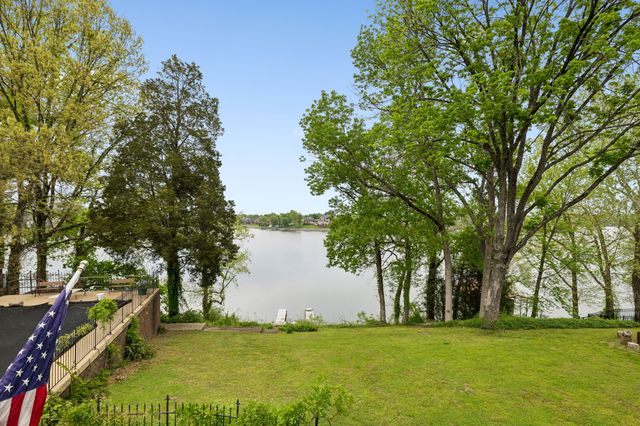 1451 Dickerson Bay Dr, Gallatin, TN 37066