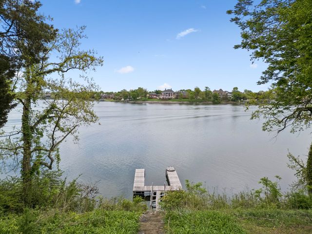 1451 Dickerson Bay Dr, Gallatin, TN 37066