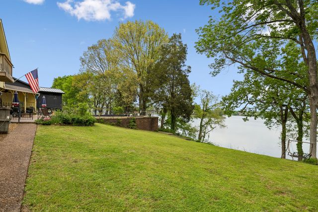 1451 Dickerson Bay Dr, Gallatin, TN 37066