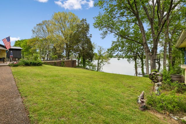 1451 Dickerson Bay Dr, Gallatin, TN 37066
