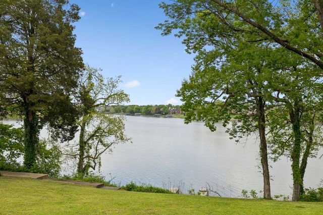 1451 Dickerson Bay Dr, Gallatin, TN 37066