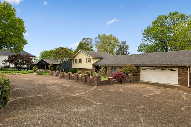 1451 Dickerson Bay Dr, Gallatin, TN 37066
