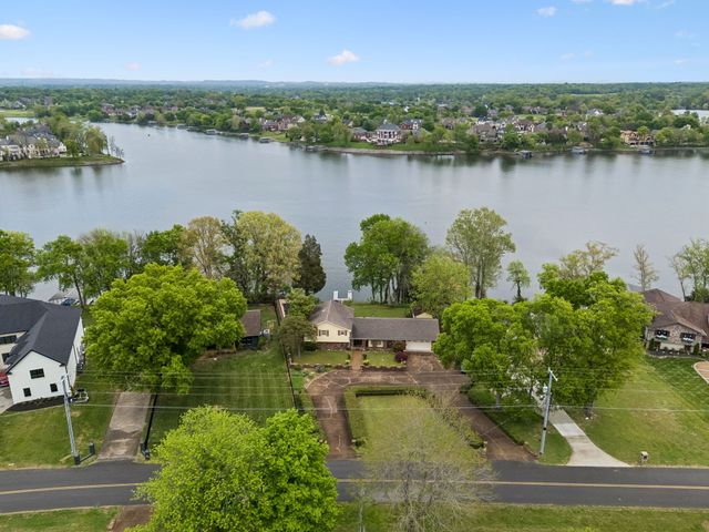 1451 Dickerson Bay Dr, Gallatin, TN 37066