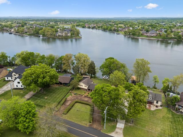 1451 Dickerson Bay Dr, Gallatin, TN 37066
