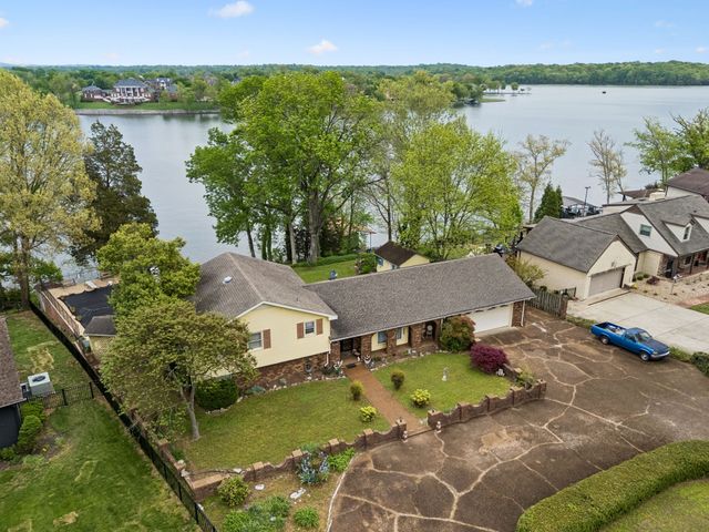 1451 Dickerson Bay Dr, Gallatin, TN 37066