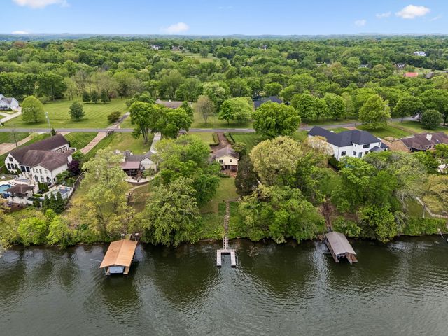 1451 Dickerson Bay Dr, Gallatin, TN 37066