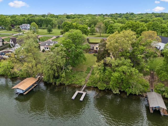 1451 Dickerson Bay Dr, Gallatin, TN 37066
