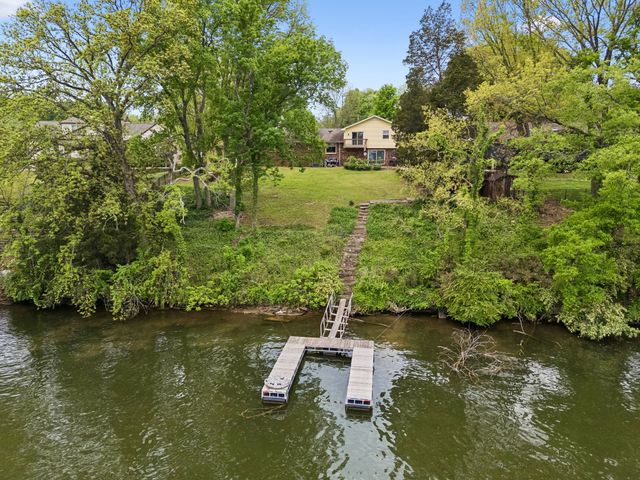 1451 Dickerson Bay Dr, Gallatin, TN 37066