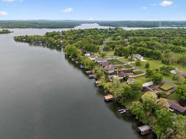 1451 Dickerson Bay Dr, Gallatin, TN 37066