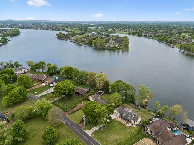 1451 Dickerson Bay Dr, Gallatin, TN 37066