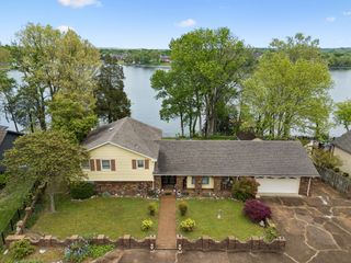 1451 Dickerson Bay Dr, Gallatin, TN 37066