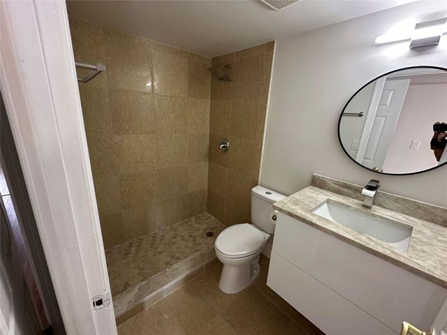 1100 CRYSTAL LAKE DR 115, Pompano Beach, FL 33064