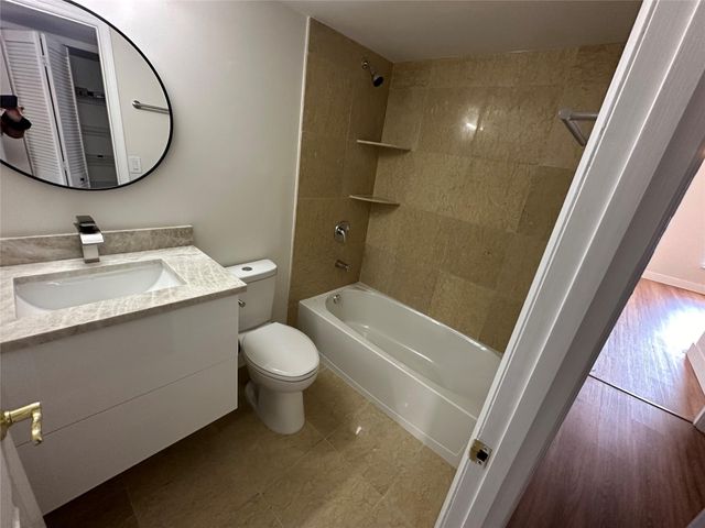 1100 CRYSTAL LAKE DR 115, Pompano Beach, FL 33064
