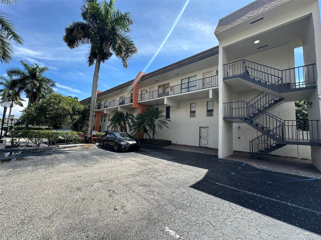 1100 CRYSTAL LAKE DR 115, Pompano Beach, FL 33064