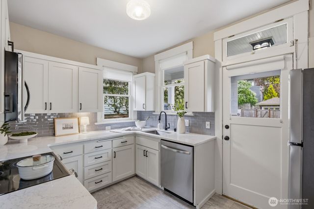726 20th Avenue E, Seattle, WA 98112