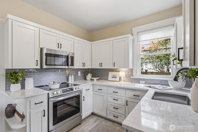 726 20th Avenue E, Seattle, WA 98112