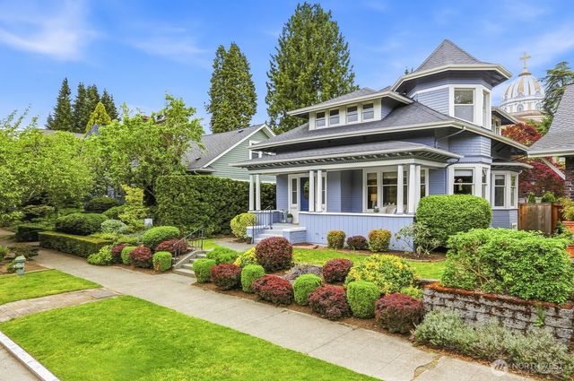 726 20th Avenue E, Seattle, WA 98112