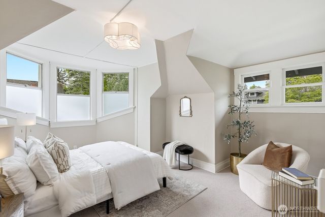726 20th Avenue E, Seattle, WA 98112