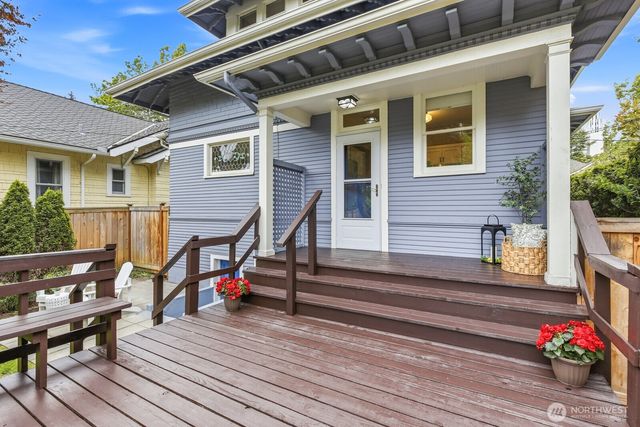 726 20th Avenue E, Seattle, WA 98112