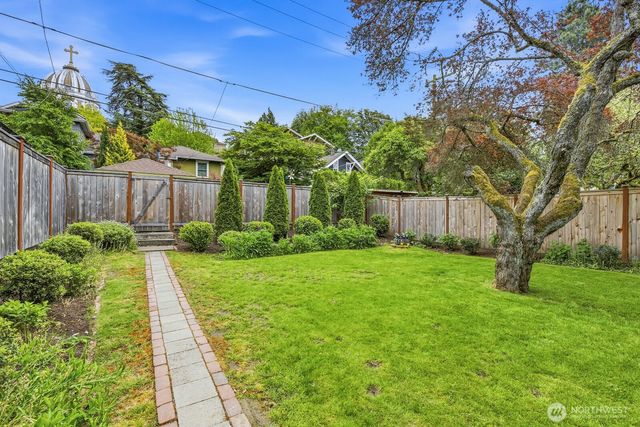 726 20th Avenue E, Seattle, WA 98112