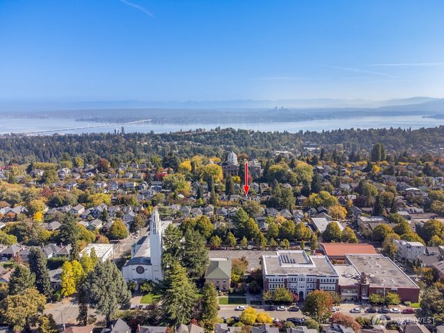 726 20th Avenue E, Seattle, WA 98112