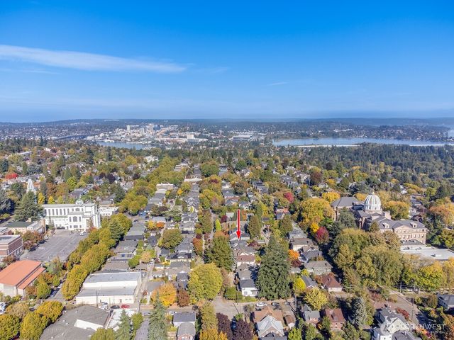726 20th Avenue E, Seattle, WA 98112