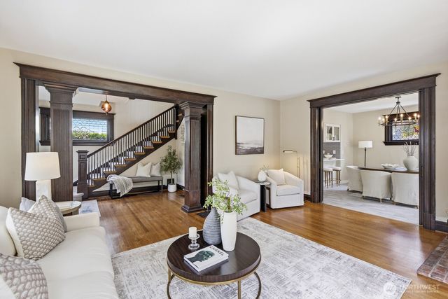 726 20th Avenue E, Seattle, WA 98112