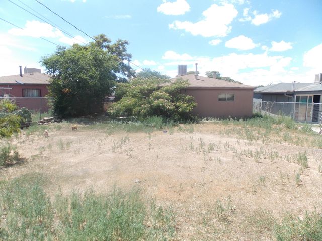 116 Conchas Street NE, Albuquerque, NM 87123