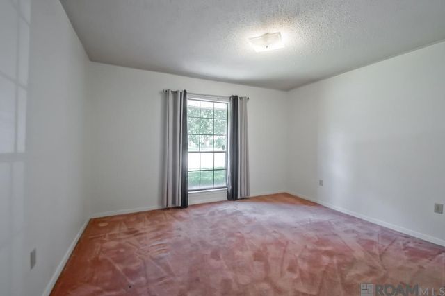 955 Lils Ct, Baton Rouge, LA 70806
