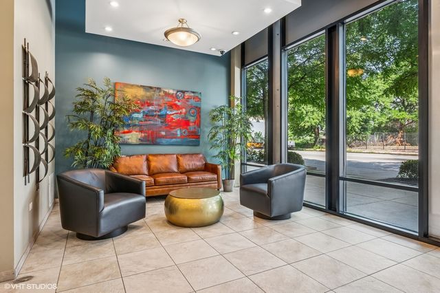 511 W Division Street 607, Chicago, IL 60610