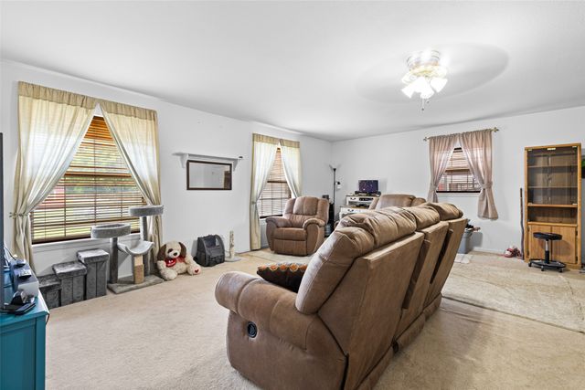 7422 Pacal, Gilmer, TX 75645