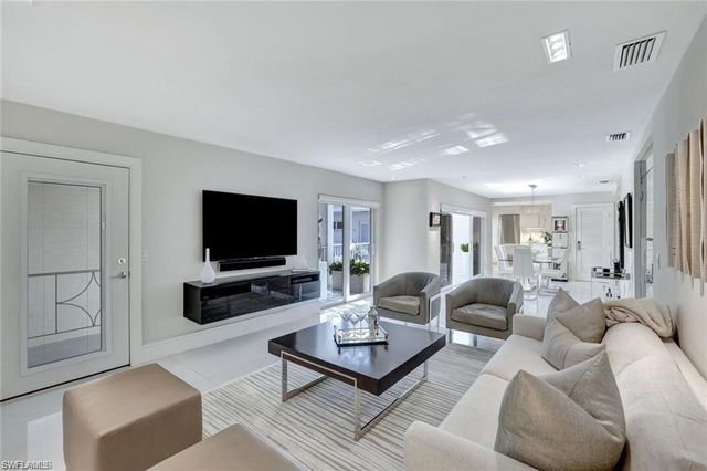 231 3rd AVE S 231, Naples, FL 34102