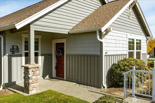 1611 SW Vanguard Street, Oak Harbor, WA 98277