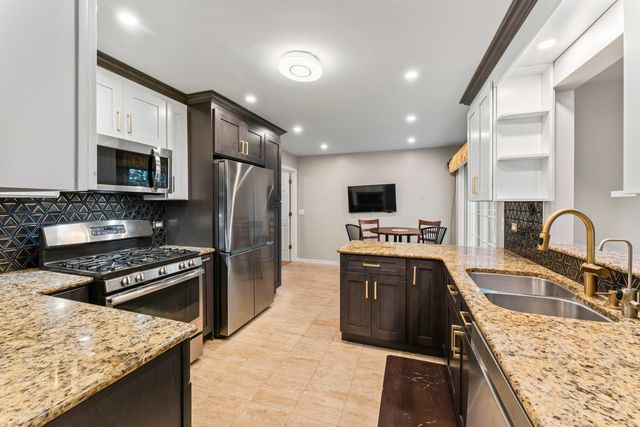 1903 N Evergreen Avenue, Arlington Heights, IL 60004