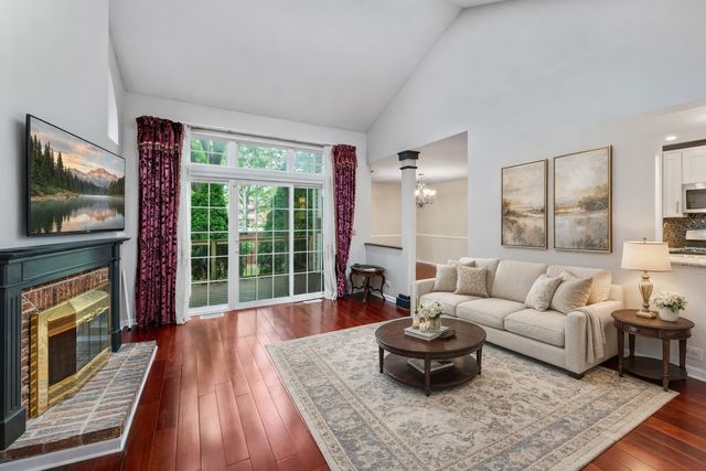 1903 N Evergreen Avenue, Arlington Heights, IL 60004