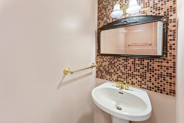 1903 N Evergreen Avenue, Arlington Heights, IL 60004