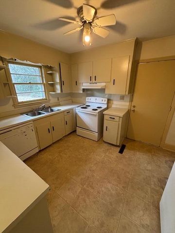 1808 W Oakland Avenue, Sumter, SC 29150