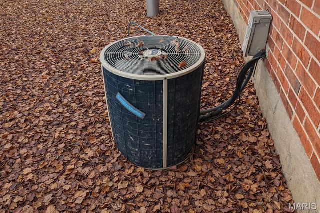 225 Sadonia Avenue, Hazelwood, MO 63135