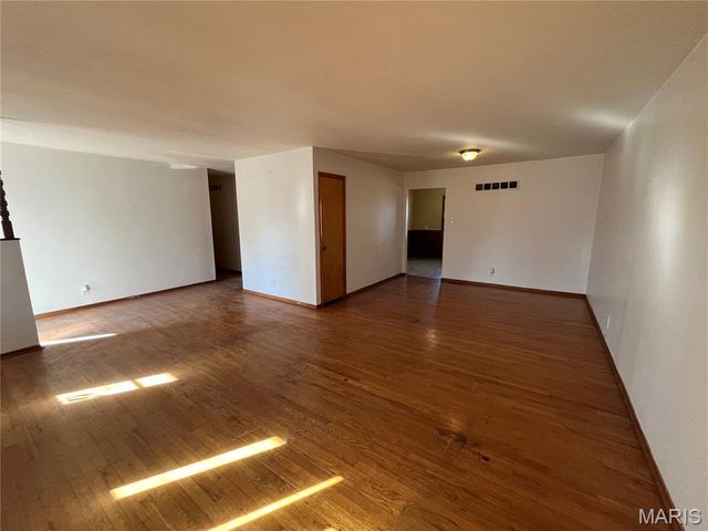 225 Sadonia Avenue, Hazelwood, MO 63135