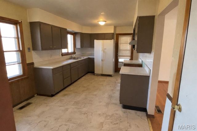 225 Sadonia Avenue, Hazelwood, MO 63135