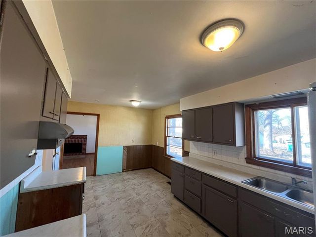 225 Sadonia Avenue, Hazelwood, MO 63135