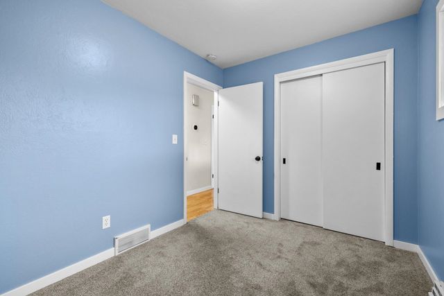 1130 5th St NE, Minot, ND 58703