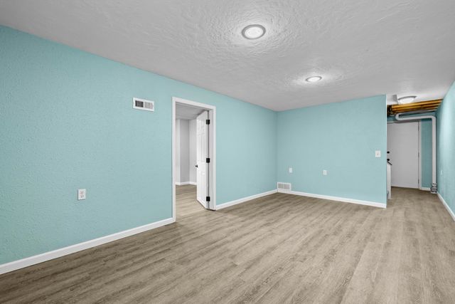 1130 5th St NE, Minot, ND 58703