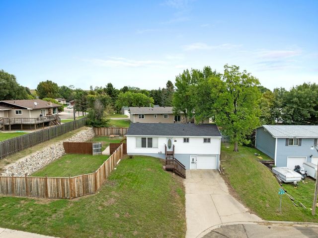 1130 5th St NE, Minot, ND 58703